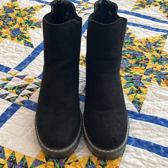 Olivia Miller black suede platform lug sole Chelsea boots 10 platform - Picture 2 of 7